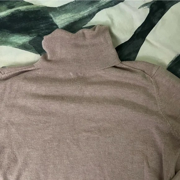 ZARA Pastel Pink Long-Sleeve Turtleneck Top Slim Fit Comfy White Pearl Buttons L - Picture 9 of 16